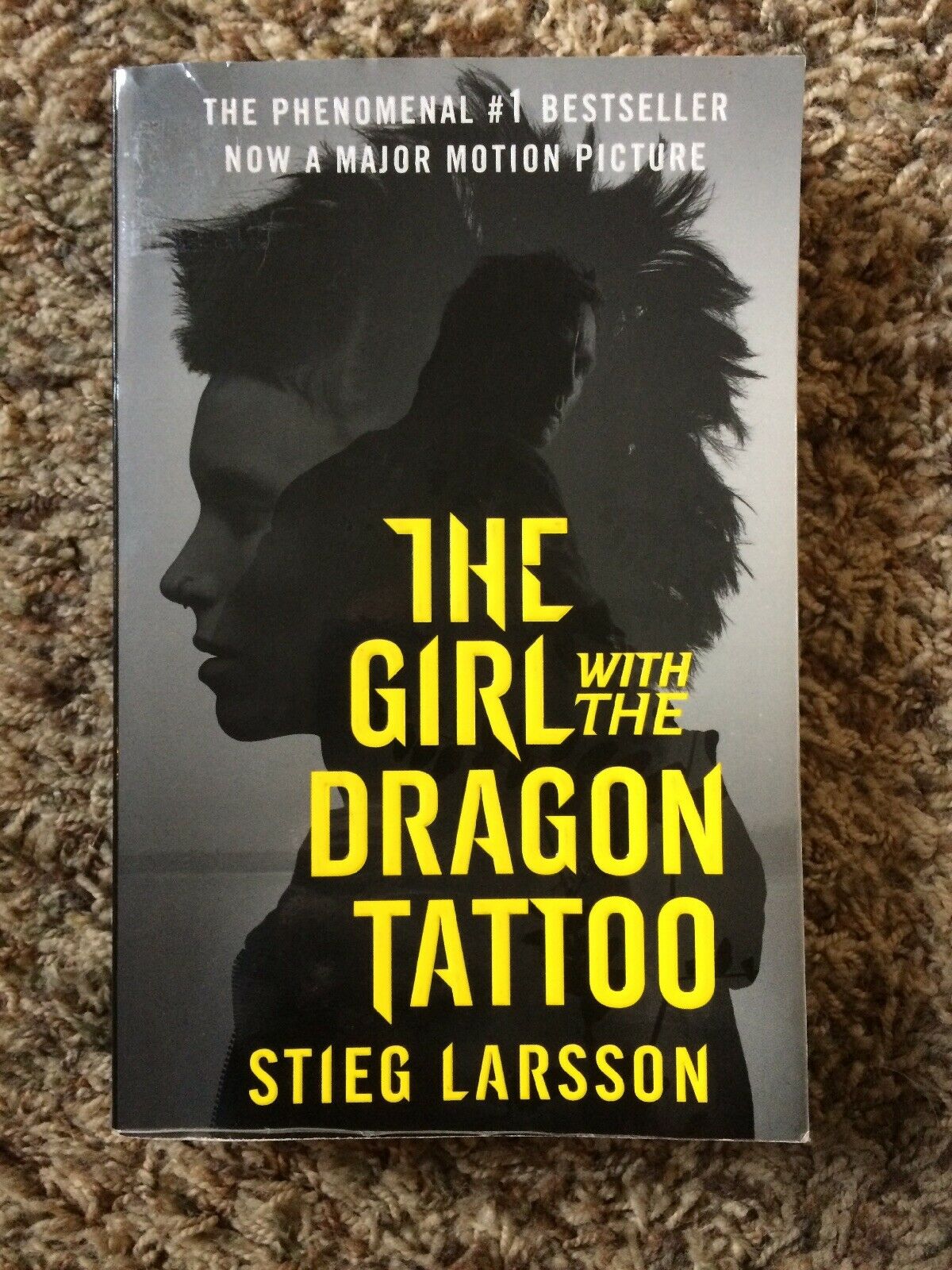 дівчина з тату дракона